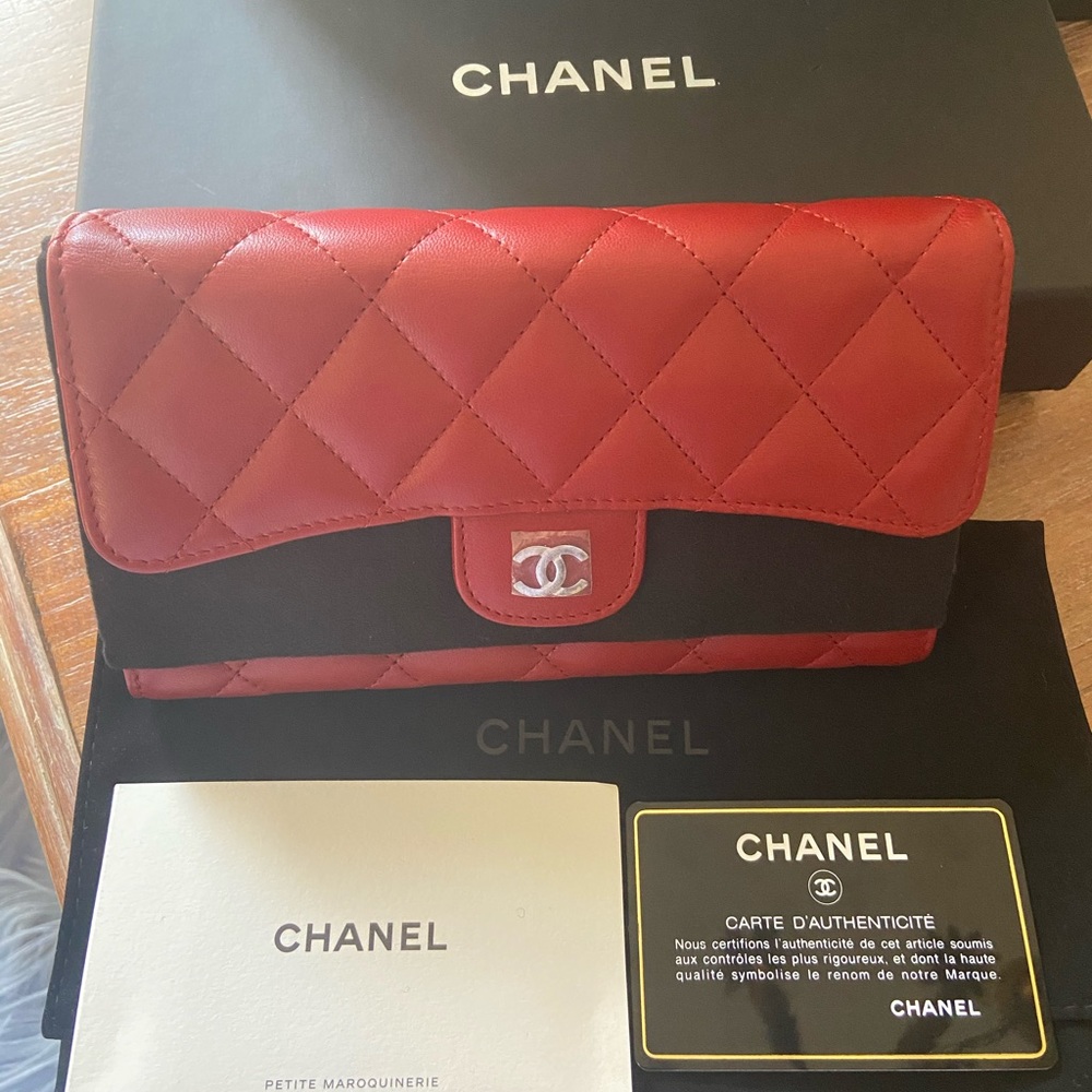 [Sold]Authentic Chanel L Flap Lambskin Wallet Red